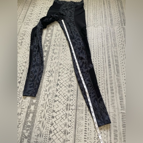 Lululemon Just Breathe‎ Pant Animal Swirl Deep Coal Light / Black leggings - Picture 10 of 13